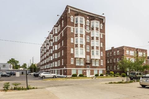 230 E 9th St #304, Indianapolis, IN 46204