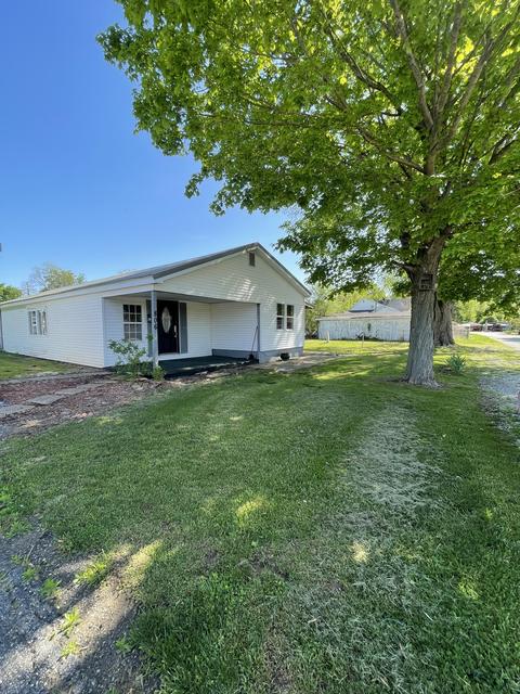 806 W Charles St, Cayuga, IN 47928