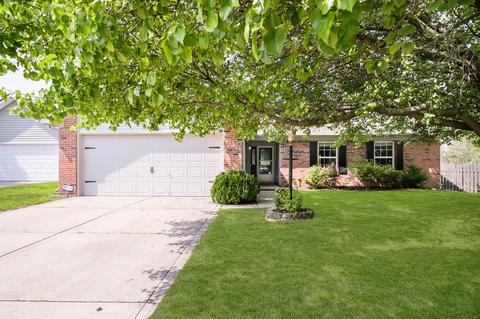 226 E Pine Ridge Dr, Westfield, IN 46074
