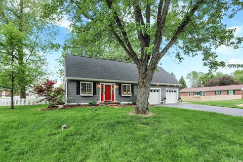 487 Redbud Ln, Zionsville, IN 46077