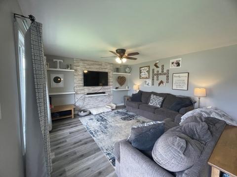2914 Streamside Dr, Columbus, IN 47203 photo 2