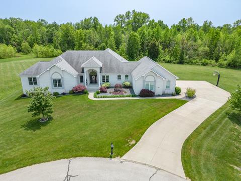 5070 Somerset Ct, Columbus, IN 47201