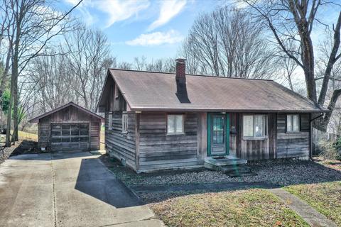 355 W Hawthorne St, Zionsville, IN 46077