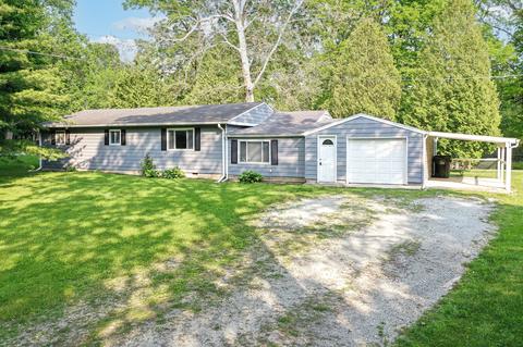 8888 S Birchwood Dr, Knightstown, IN 46148