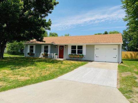 150 Hitchcock Dr, Hope, IN 47246
