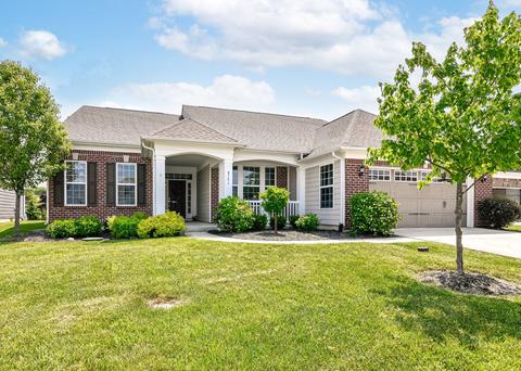 9706 Summer Hollow Dr, Fishers, IN 46037