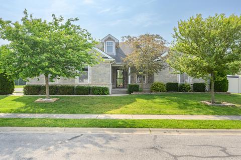 4661 Clairmont Dr, Columbus, IN 47203