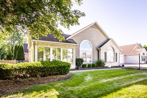7308 Lake Lakota Pl, Indianapolis, IN 46217