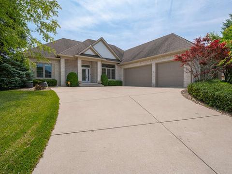 2913 Abbotsbury Ct, Greenwood, IN 46143