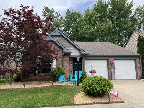 9745 River Oak Ln E, Fishers, IN 46038