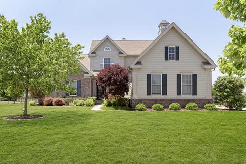 3838 Hearthstone Dr, Zionsville, IN 46077