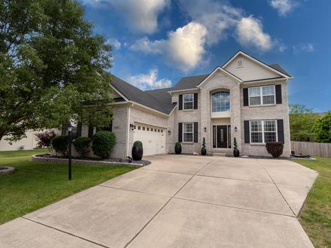 8658 N Autumnview Dr, Mccordsville, IN 46055