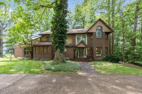 10051 E Deer Run Dr, Terre Haute, IN 47803