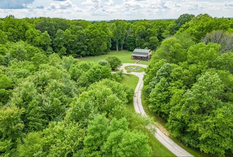 6968 S 300 W, Trafalgar, IN 46181