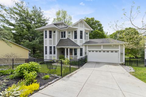 623 W Sycamore St, Zionsville, IN 46077