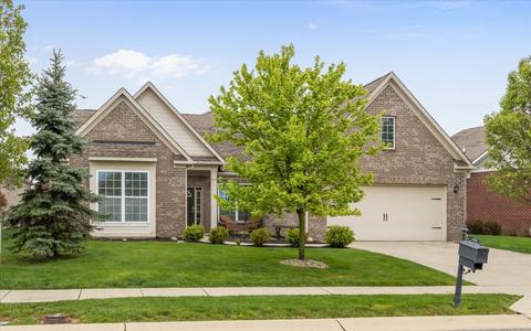 4176 Raintree Blvd, Greenwood, IN 46143