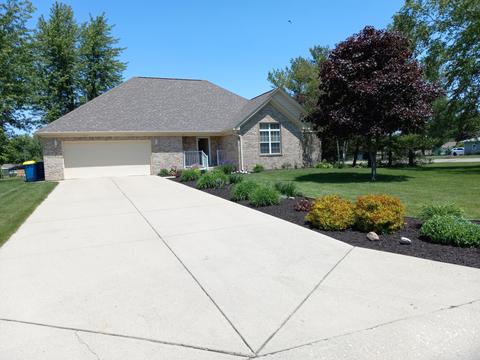 3302 S Applegate Dr, New Palestine, IN 46163