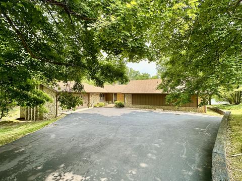 2149 E Rutland Ln, Martinsville, IN 46151