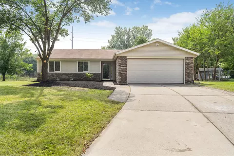8205 Autumn Mill Ln, Indianapolis, IN 46256