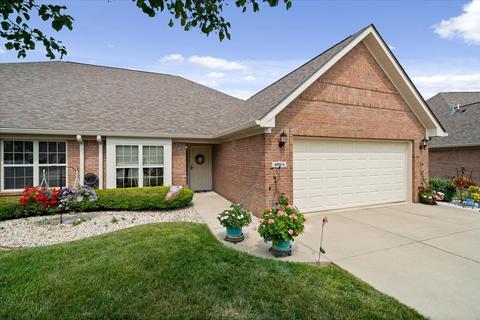 4894 W Harrisburg Ct, New Palestine, IN 46163