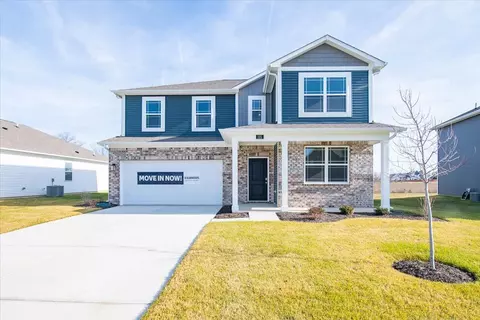 121 Hunters Ridge Dr, Danville, IN 46122