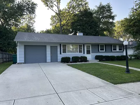 321 Holiday Dr, Plainfield, IN 46168