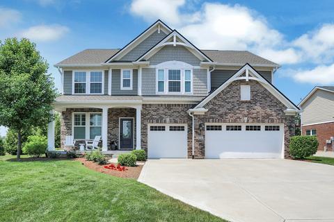 3254 Autumn Ash Dr, Zionsville, IN 46077