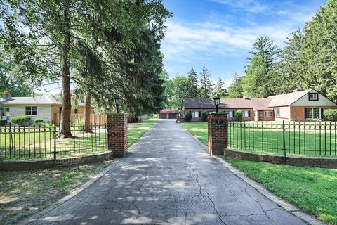 27 W Roberts Rd, Indianapolis, IN 46217
