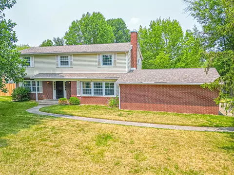 910 Holly Dr, Seymour, IN 47274