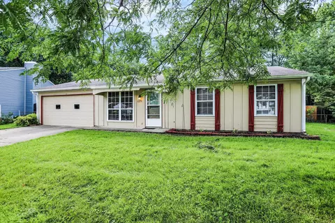 5325 Lobo Dr, Indianapolis, IN 46237