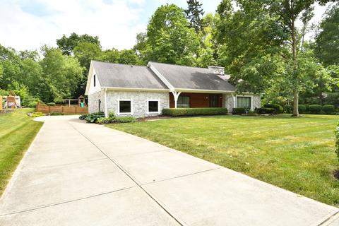 11201 Lakeshore Dr E, Carmel, IN 46033