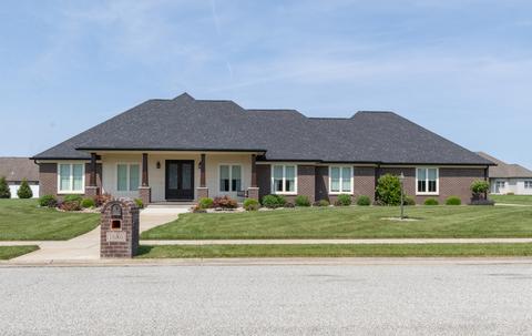 1686 Devonshire Dr, Seymour, IN 47274