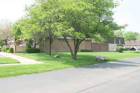 7479 Country Brook Dr, Indianapolis, IN 46260