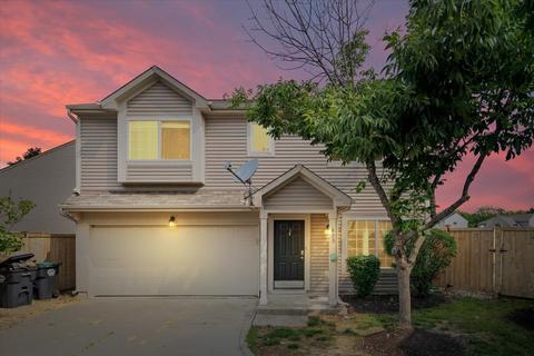 658 Pine Lake Dr, Greenwood, IN 46143
