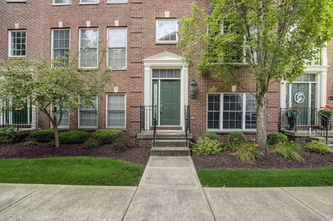 8657 Meridian Square Dr, Indianapolis, IN 46240
