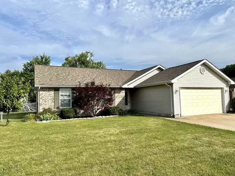 36 Cedarwood Dr, Greencastle, IN 46135