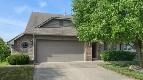 697 Cottage Ln, Greenwood, IN 46143