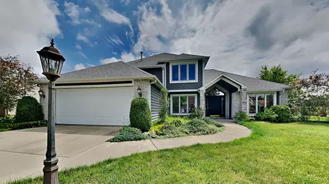 505 Heather Knoll Pl, Fort Wayne, IN 46804