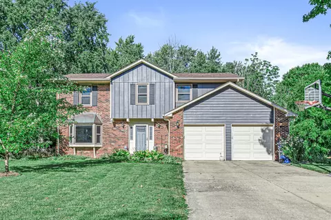 30 Waterford Ct, Zionsville, IN 46077
