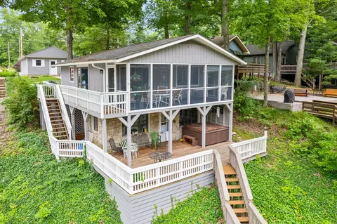 6467 Sweetwater Dr, Nineveh, IN 46164
