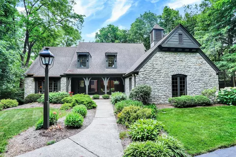 895 Sugarbush Rdg, Zionsville, IN 46077