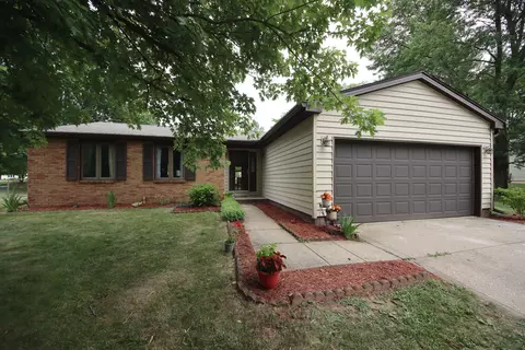 6715 Breeds Hill Dr, Indianapolis, IN 46237