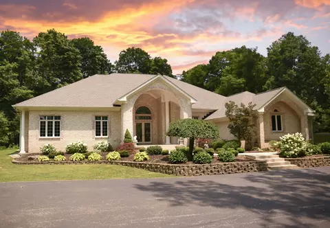 237 S Clear Creek Ln, Martinsville, IN 46151