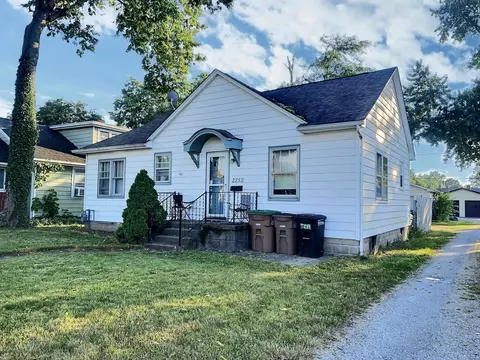 2252 Maple St, Columbus, IN 47201