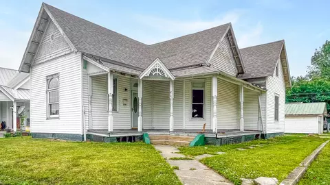 614 W 2nd St, Seymour, IN 47274