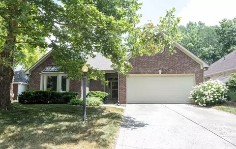 7198 Oakenshaw Dr, Fishers, IN 46038