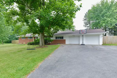 133 Four Winds Dr, Jamestown, IN 46147