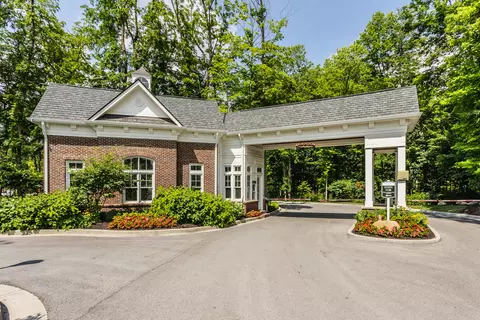 10425 Holliday Farms Blvd, Zionsville, IN 46077