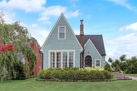 39 South St, Southport, IN 46227