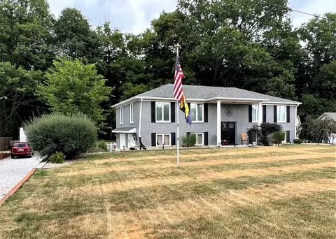 272 Canterbury Dr, Avon, IN 46123